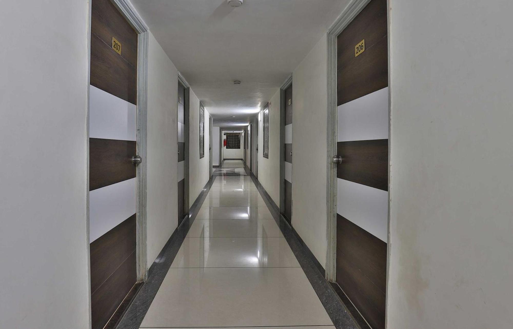 OYO 11543 Hotel Panchsheel Vadodara Buitenkant foto