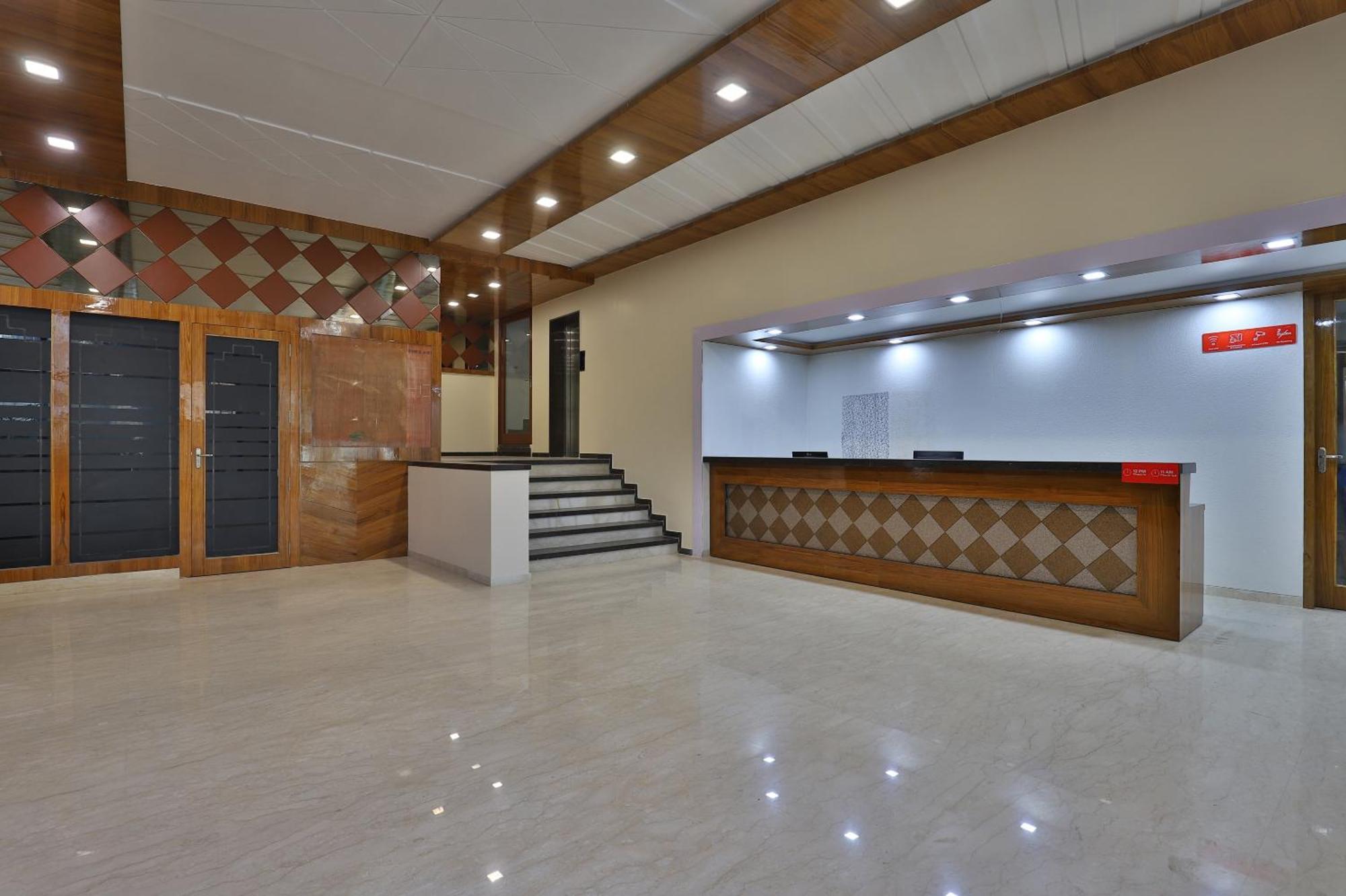 OYO 11543 Hotel Panchsheel Vadodara Buitenkant foto