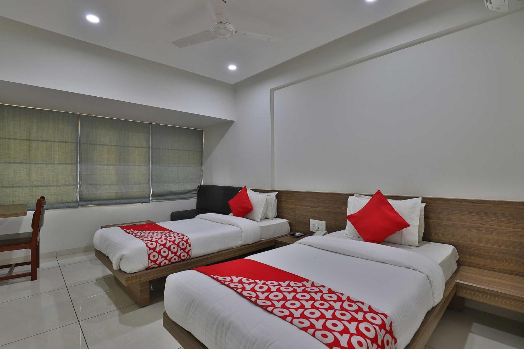 OYO 11543 Hotel Panchsheel Vadodara Buitenkant foto